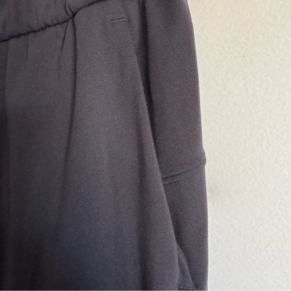 Lululemon On the Fly 7/8 Pant in Black Luxtreme Work Athleisure 27” inseam Sz 4 - Picture 6 of 12